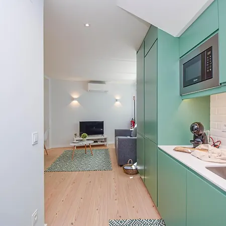 & Stylish 2 Bedroom W/ Balcony * Cascais
