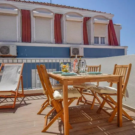 Apartman & Stylish 2 Bedroom W/ Balcony