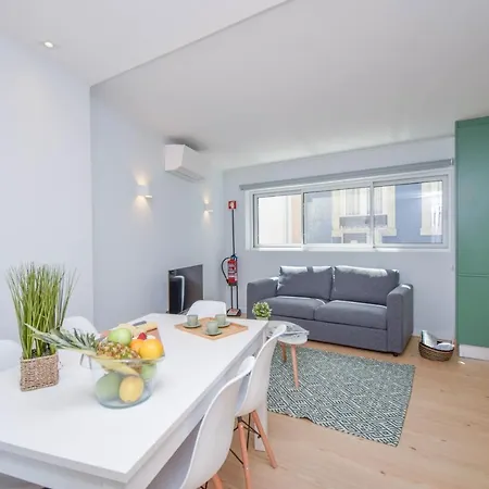 Apartman & Stylish 2 Bedroom W/ Balcony Cascais