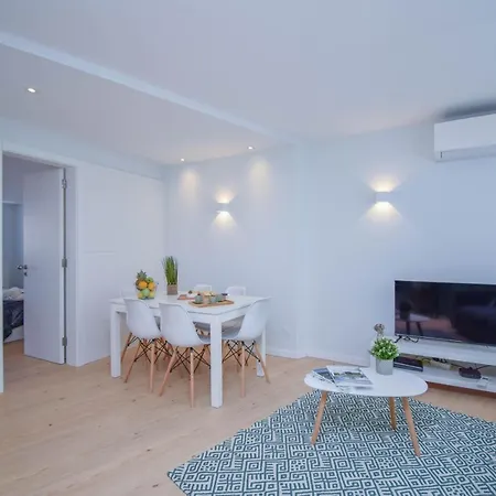 Apartman & Stylish 2 Bedroom W/ Balcony Cascais