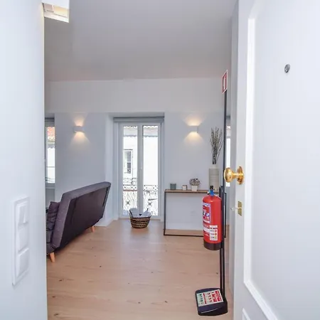 & Stylish 2 Bedroom W/ Balcony Apartament *