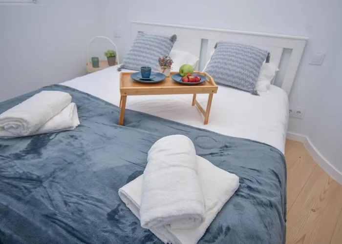 Lejlighed & Stylish 2 Bedroom W/ Balcony *
