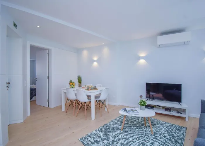 Appartamento & Stylish 2 Bedroom W/ Balcony Cascais