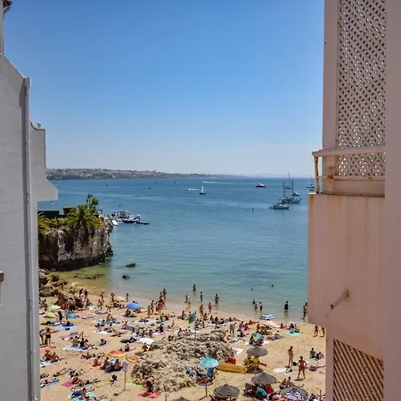 & Stylish 2 Bedroom W/ Balcony Apartman