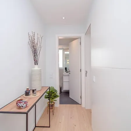 & Stylish 2 Bedroom W/ Balcony Cascais