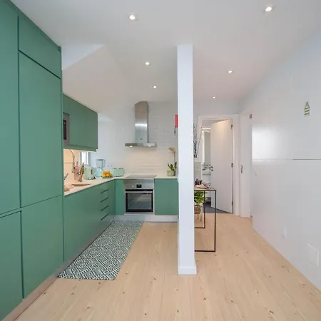& Stylish 2 Bedroom W/ Balcony Apartman Cascais