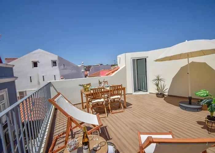 & Stylish 2 Bedroom W/ Balcony شقة كاسكايس
