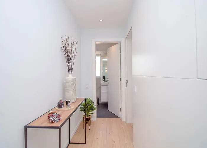& Stylish 2 Bedroom W/ Balcony كاسكايس