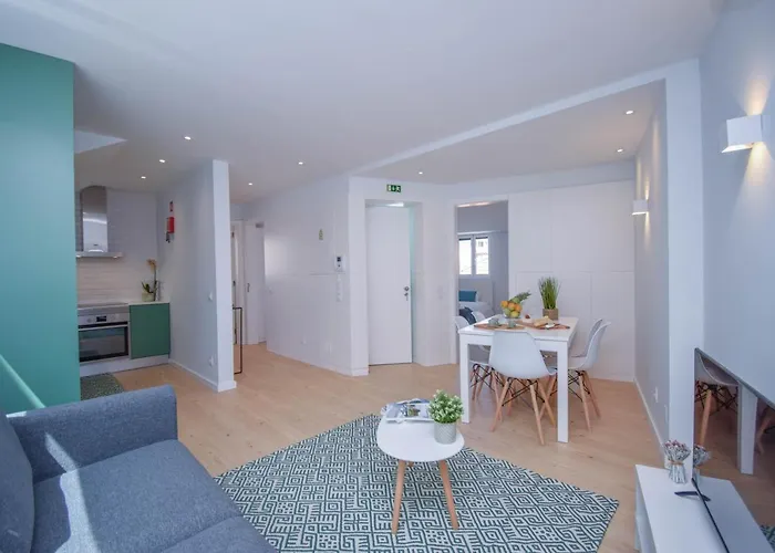 & Stylish 2 Bedroom W/ Balcony كاسكايس