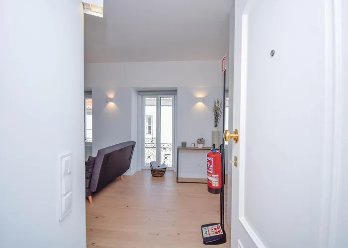 & Stylish 2 Bedroom W/ Balcony شقة *