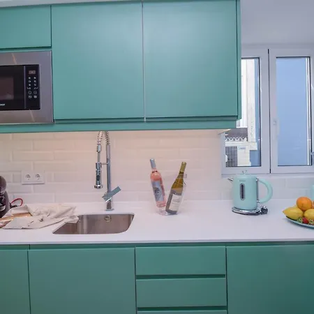 & Stylish 2 Bedroom W/ Balcony Apartment Cascais